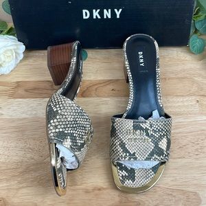 DKNY Slip On Dress Sandals Beige w/ Gold Metallic Accents 8 M